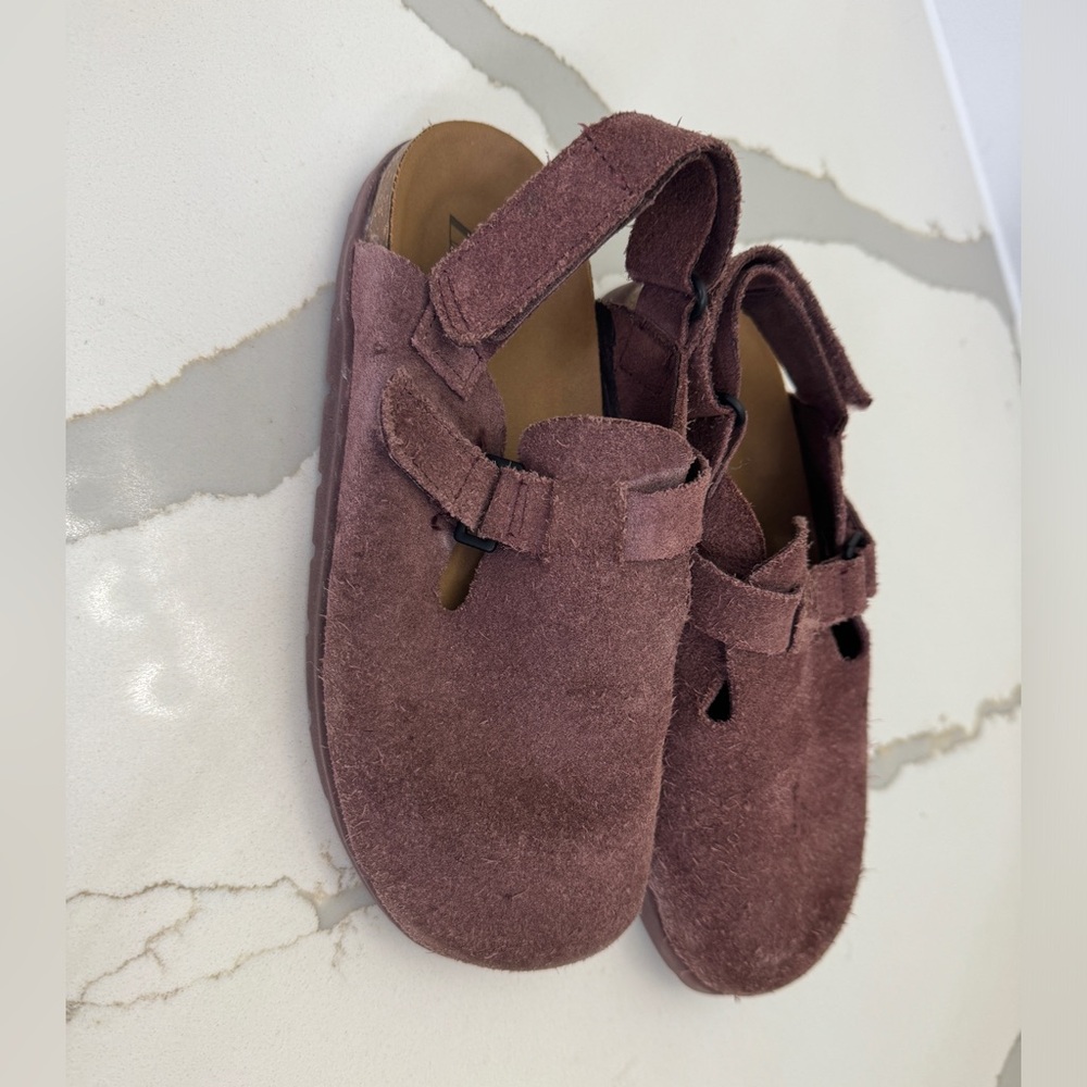 Girls dark purple leather clogs from Zara. Size 31 or US size 12.5/13